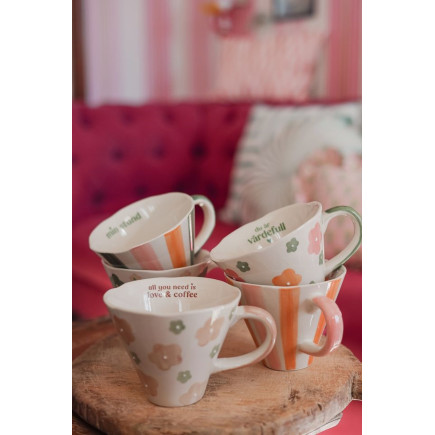 Majas Cottage Mugg All you need is love & coffee