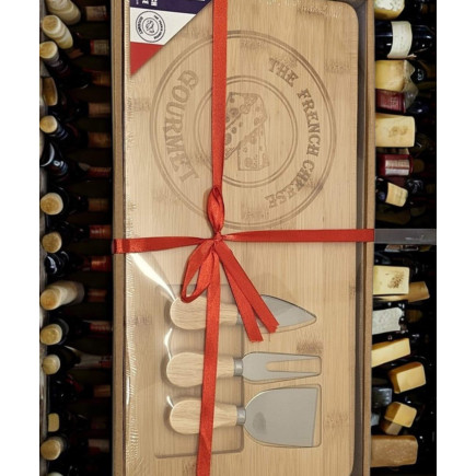 Ostbricka med 3 knivar Skärbräda 38 cm